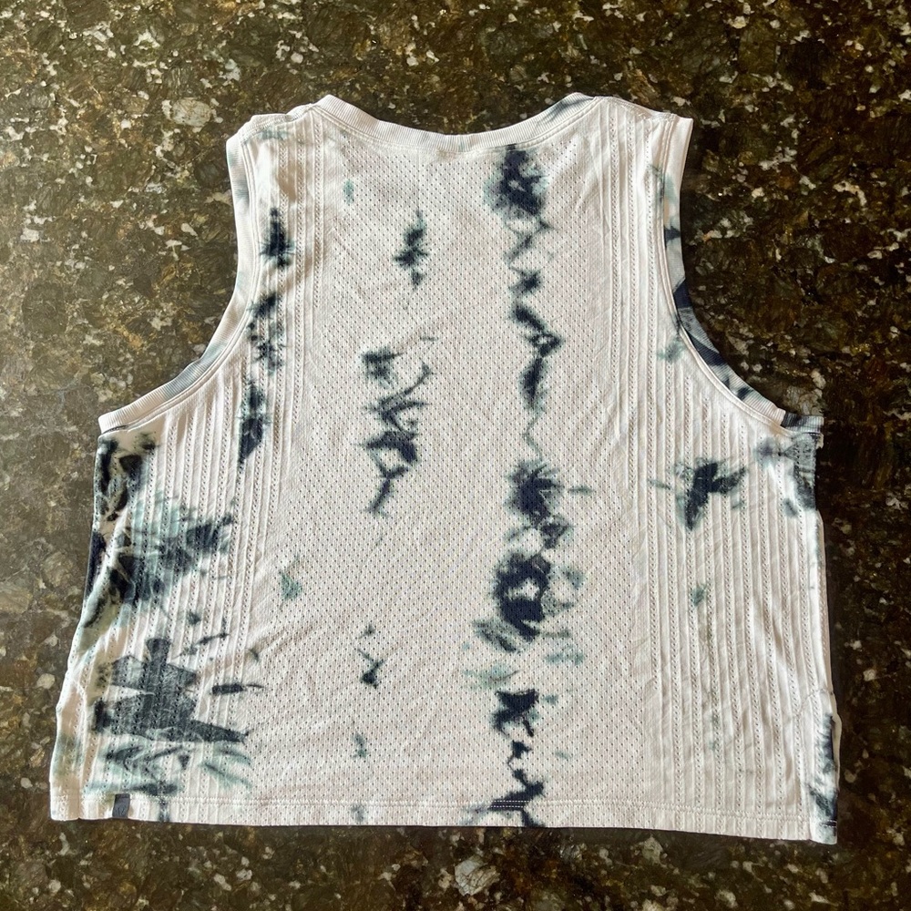 LULULEMON TRAIN TO BE CROP TANK - Picture 3 of 3